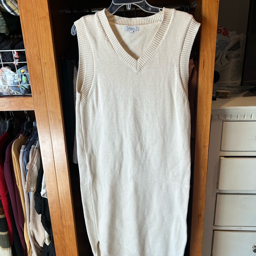 Pilgrim Cream V-Neck Knit Top